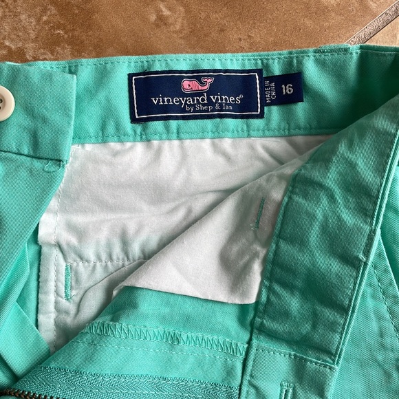 Vineyard Vines Breaker Shorts - Picture 2 of 2